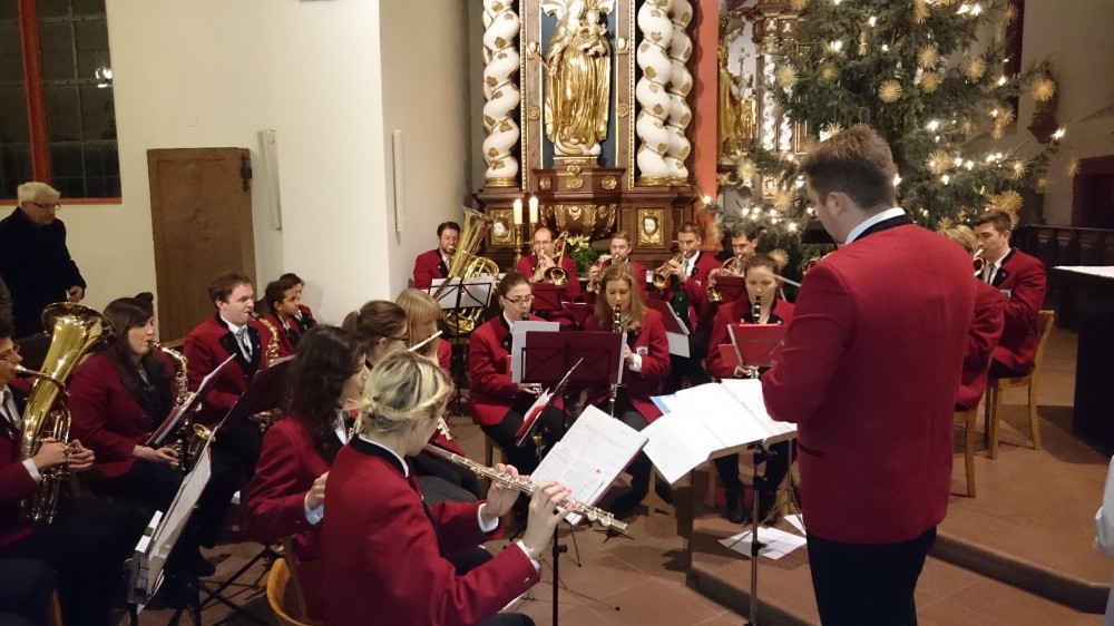 Das Blasorchester beim Jubiläumsgottesdienst