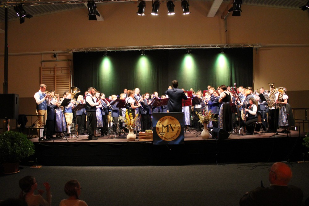 Frühlingskonzert 2016 - beide Orchester auf der Bühne